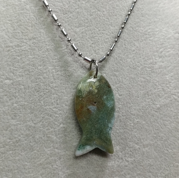 Moss Agate Fish Necklace Natural Gemstone Crystal Fish Pendant Stainless-Steel - Picture 10 of 14